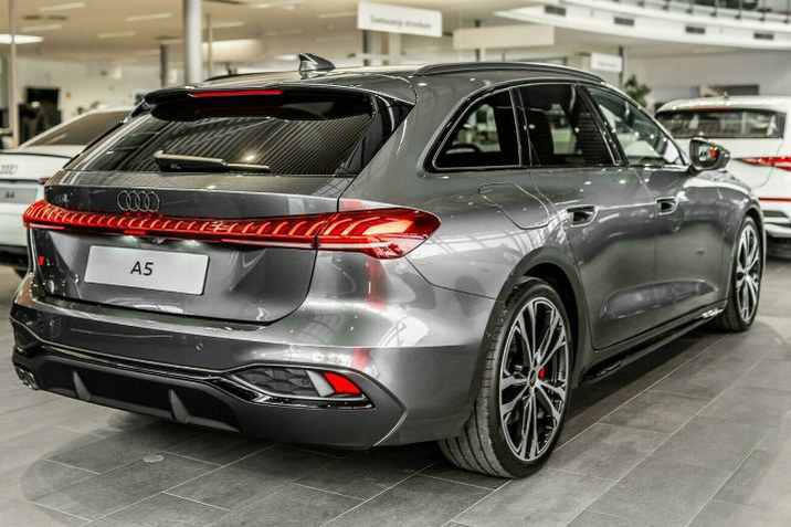 AUDI A5 ŽE V SALONIH AUDI